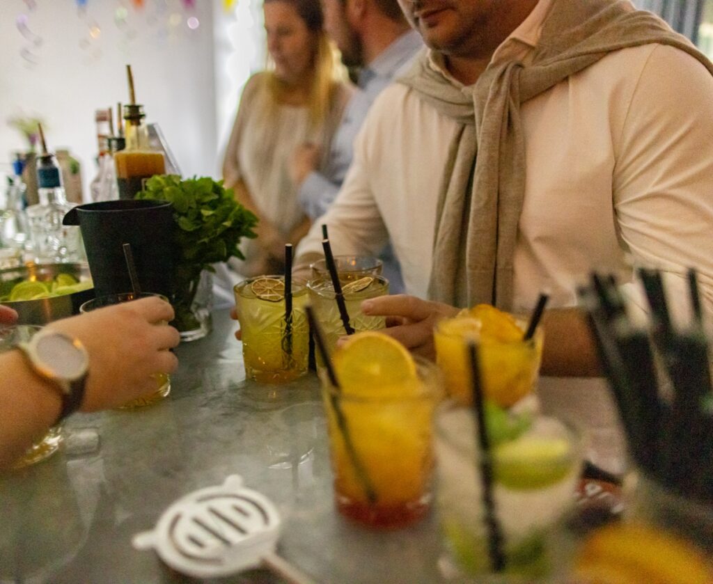 friske-cocktail-sommerfest Friske cocktails til sommerfest lavet af professionelle bartendere med vores mobile cocktailbar koncept