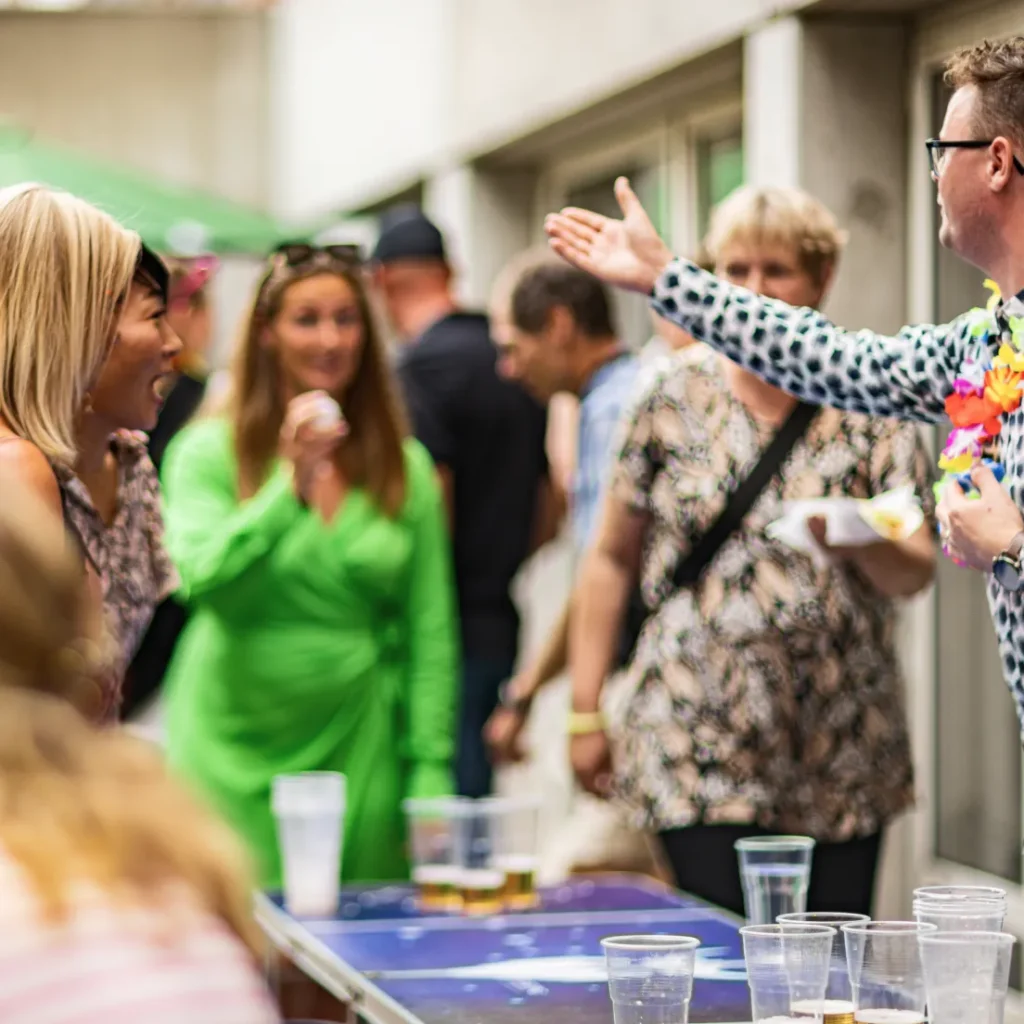 Der spilles beer pong til street festival sommerfest