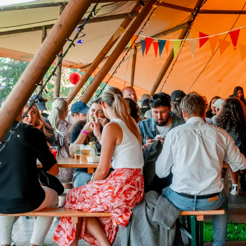 Spisning fra Foodtrucks til sommerfest i tipifest for Sofacompany i Ringsted