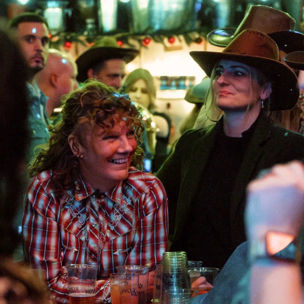 Sjov sammenrystende julefrokost med cowboy tema i bedste Yellowstone stil