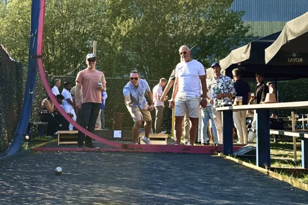 Der spilles Petanque til sommerfest event på Odds and Ends