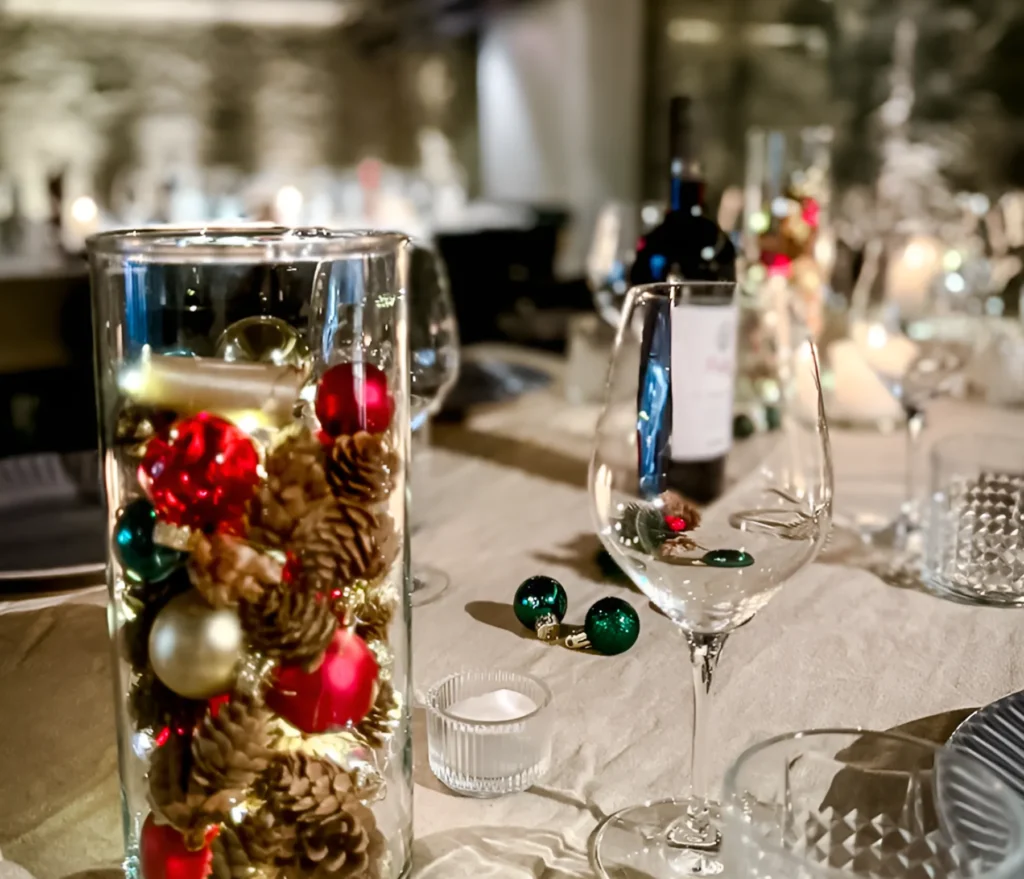 Ø64_eventlokale_københavn_firmafest_julefrokost Jule eventstyling borddækning til firmajulefrokost i København på Ø64