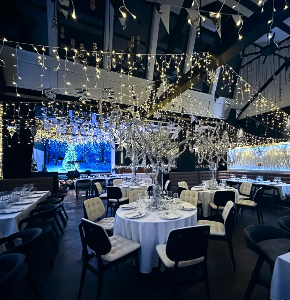 Hold julefrokosten på Nørrebro. Vi planlægger jeres firmajulefrokost med unikt venue
