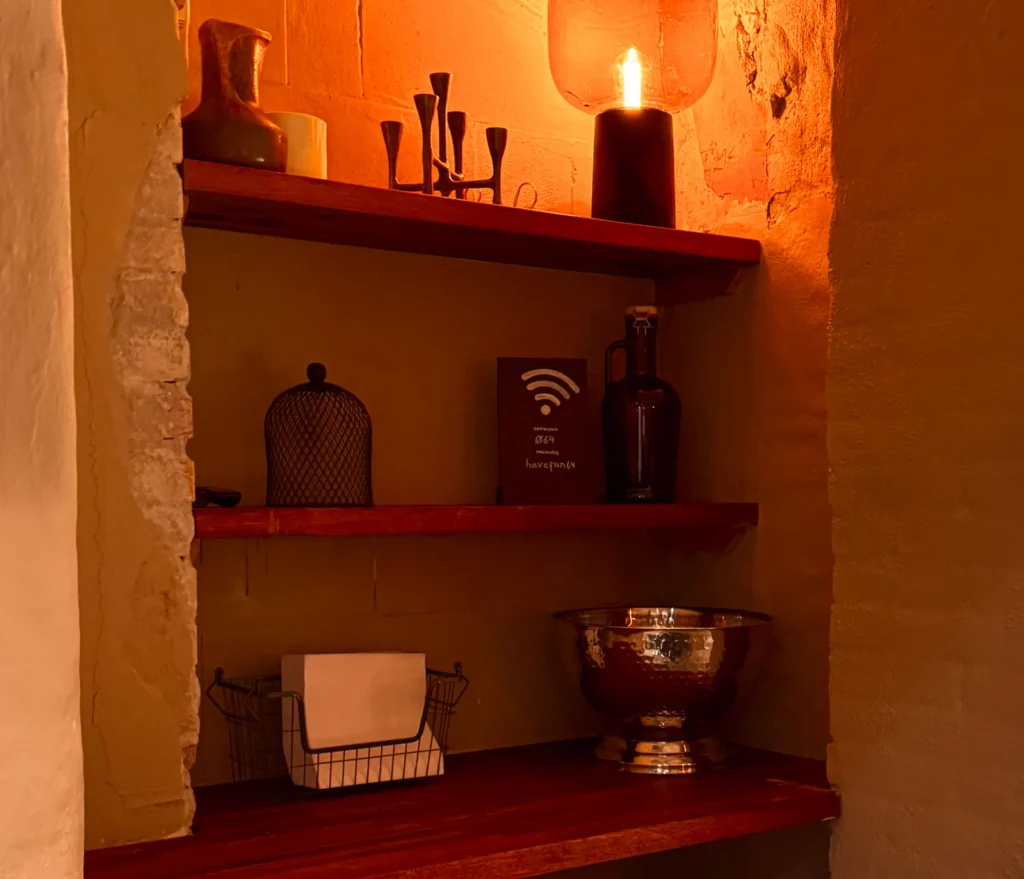 hyggelige-rammer-event-venue-østerbro-københavn Indretning i bar ved eventlokale på Østerbro