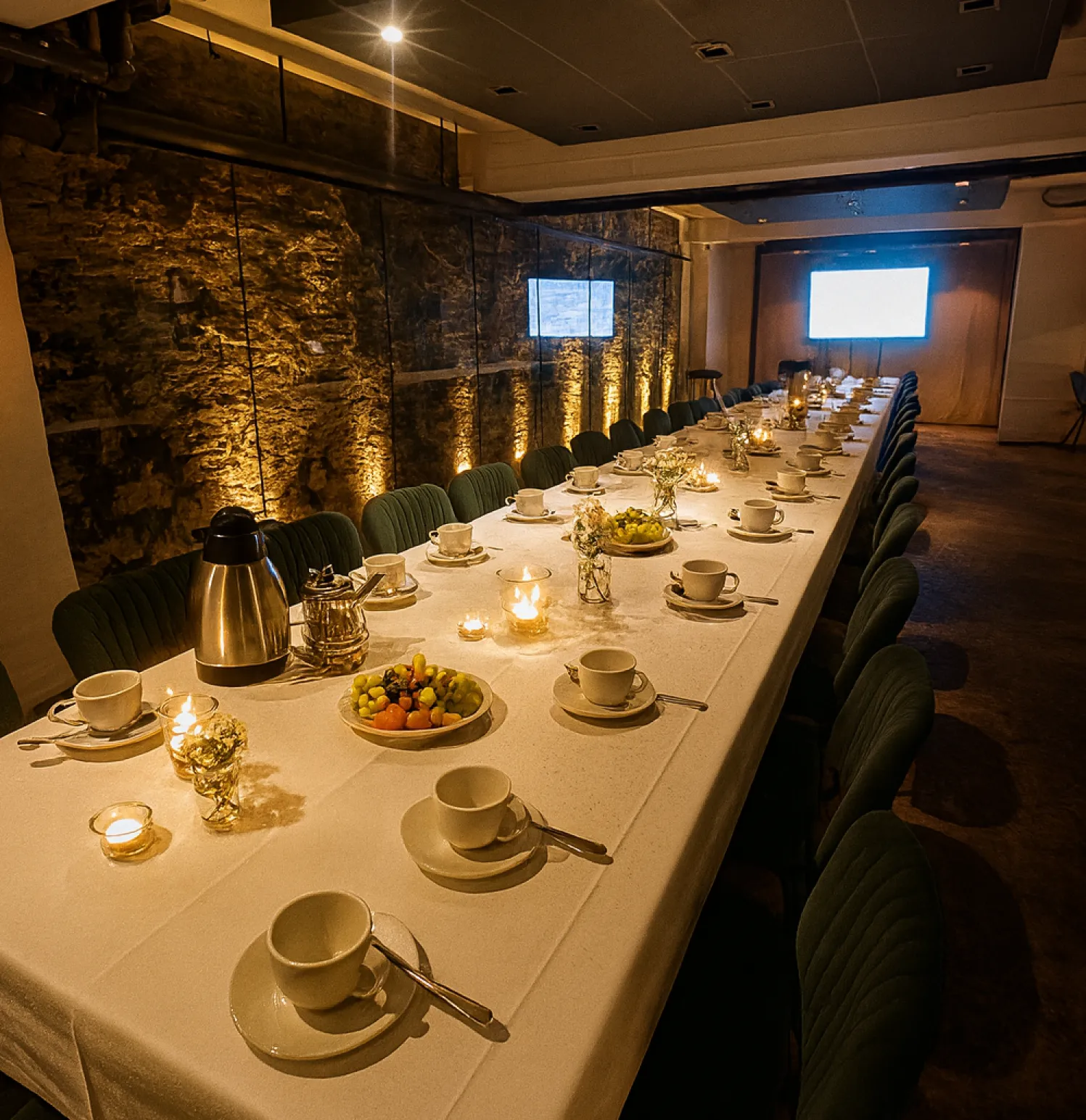 Lej Ø64 til jeres mødedag med vores attraktive mødepakker inkl. forplejning. Hold jeres møde centralt i København tæt på Metro.