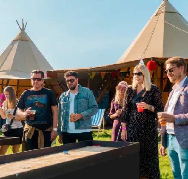 Sjove lounge aktiviteter og hygge til firmafest i tipitelt