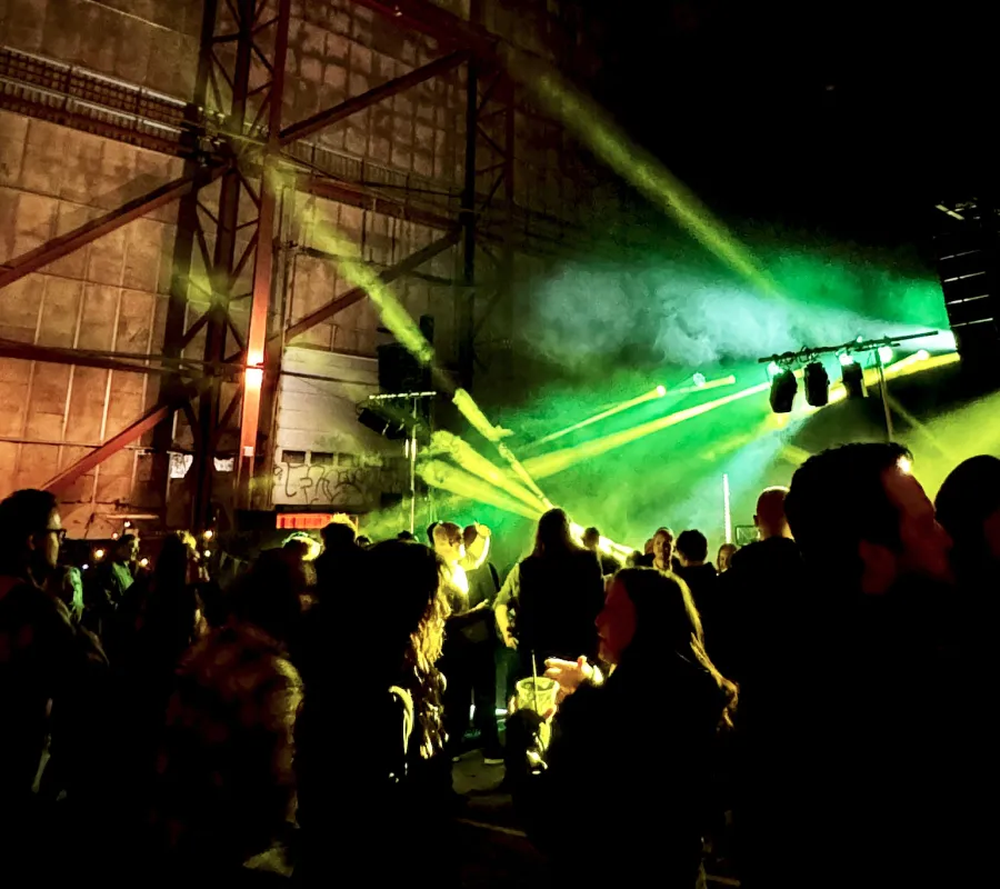 Firmafest med festival tema