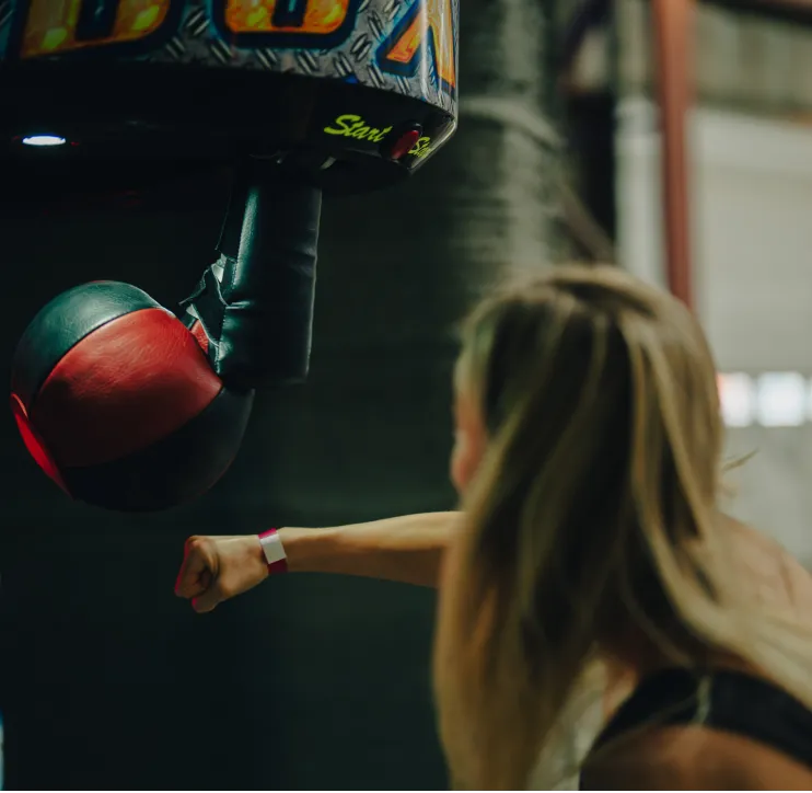 Der bliver slået til boksemaskinen til firmafest