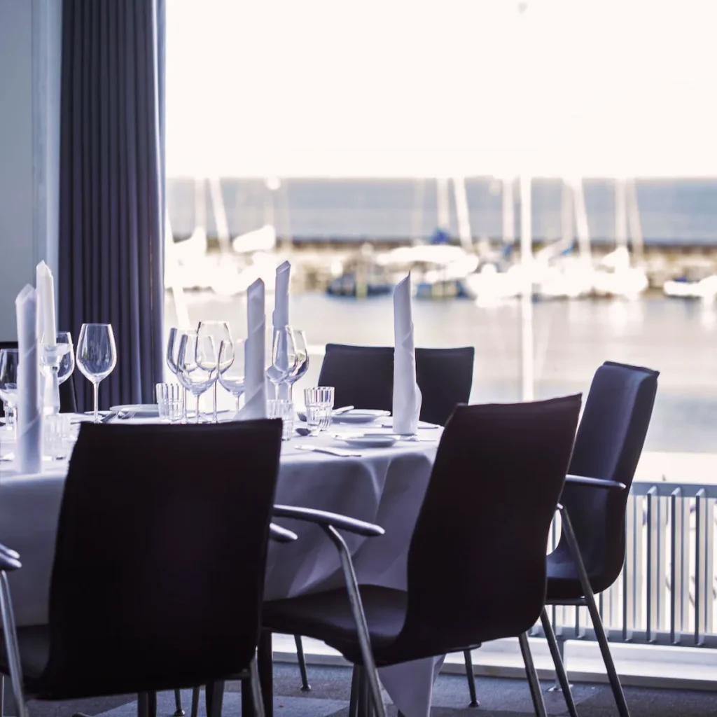 Firmafest med udsigt over Øresund ved Kastrup Strandpark. Lad Go To Events planlægge jeres næste firmaevent