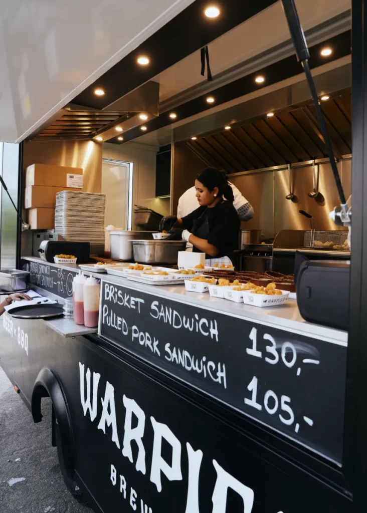 warpigs foodtruck til sommerfest Warpigs foodtruck, tilbereder lækker streetfood mad til events.
