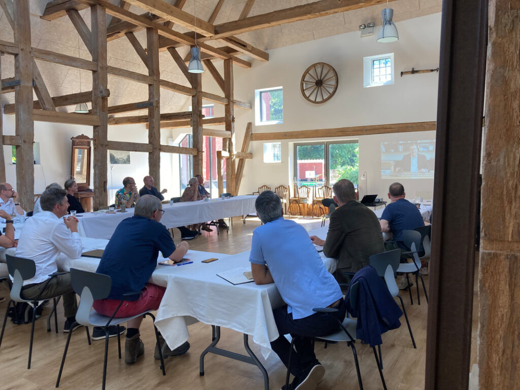 Møde og workshop på company day i laden på Vognserup Gods